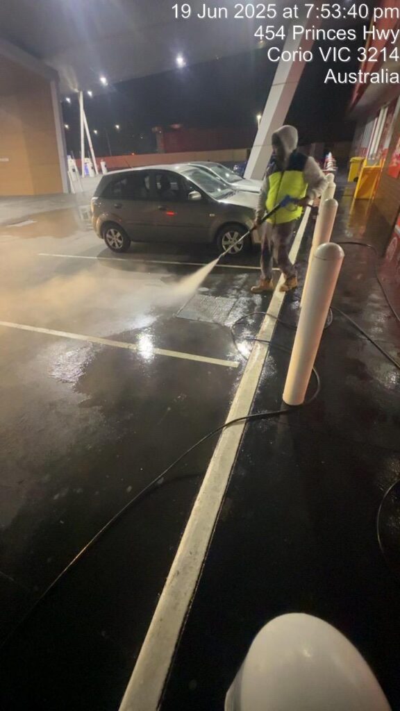 End-of-lease cleaning team at work